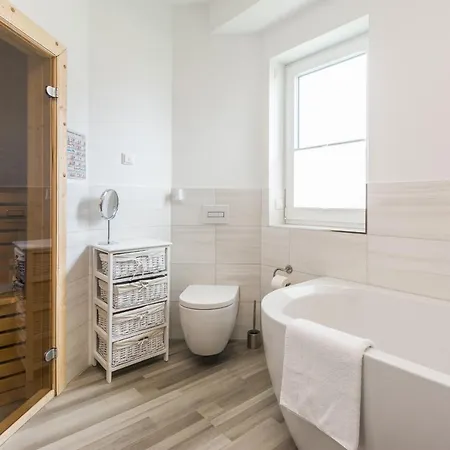 Luxus-see-domizil Mit Sauna, Kamin Und Boot-130 Qm Fuer 6 Personen Casa de Férias Krakow am See